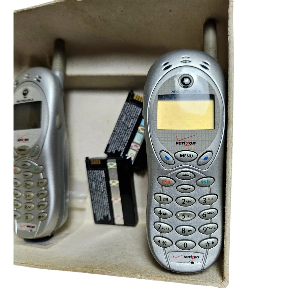 Lot of 2 Motorola V series V120e Silver Verizon Wireless Cellular Phone